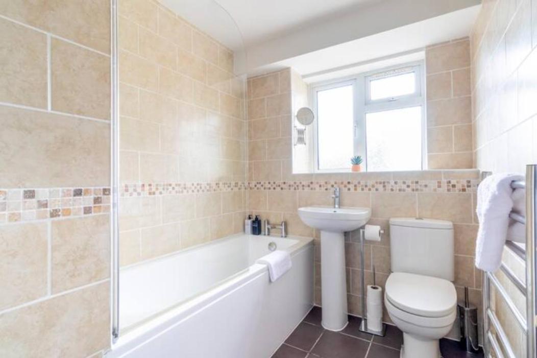 Trendy Sea View 2 Bedroom Sleeps 6 - Free Parking Bournemouth Exterior foto