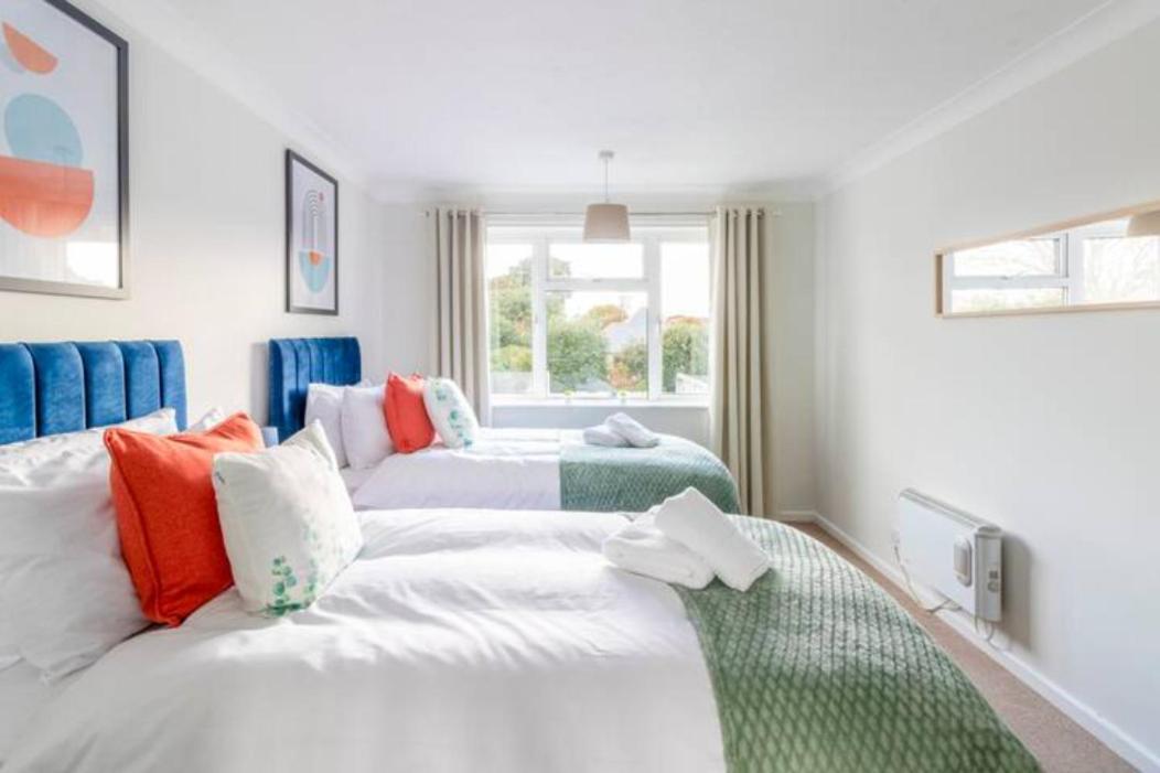 Trendy Sea View 2 Bedroom Sleeps 6 - Free Parking Bournemouth Exterior foto