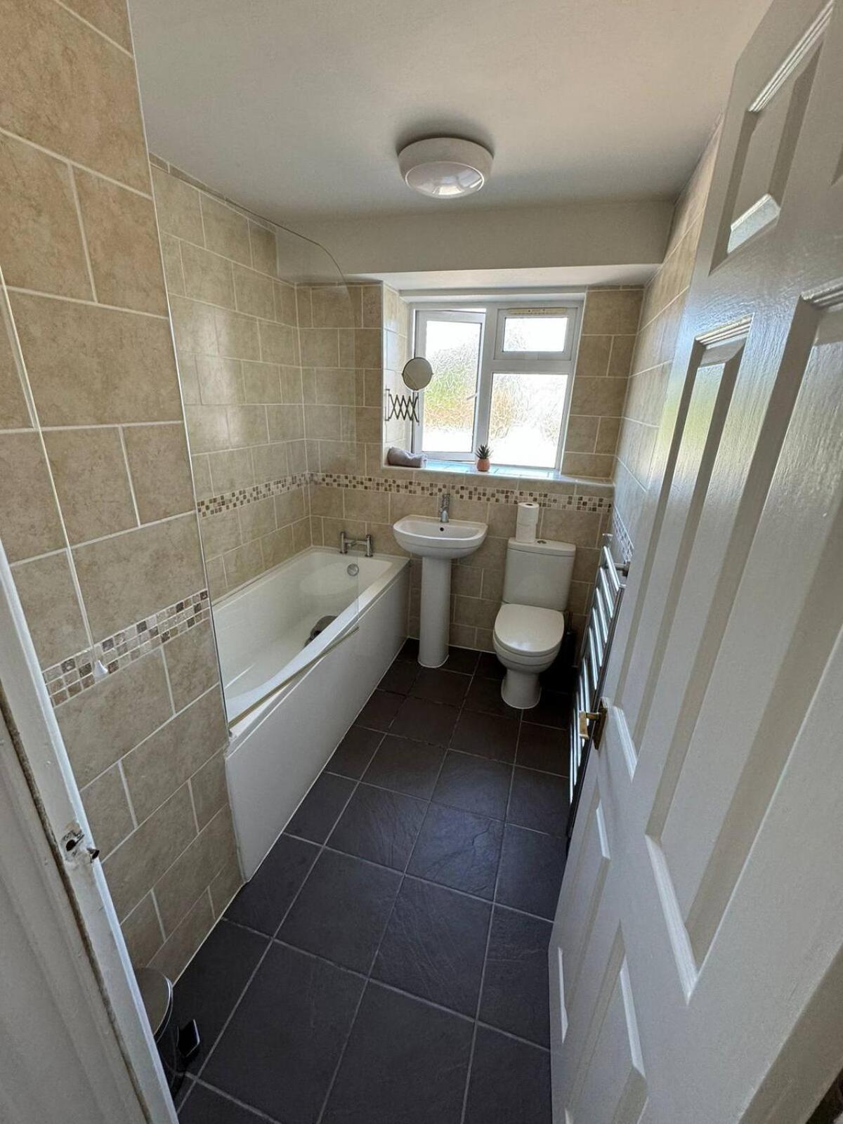 Trendy Sea View 2 Bedroom Sleeps 6 - Free Parking Bournemouth Exterior foto